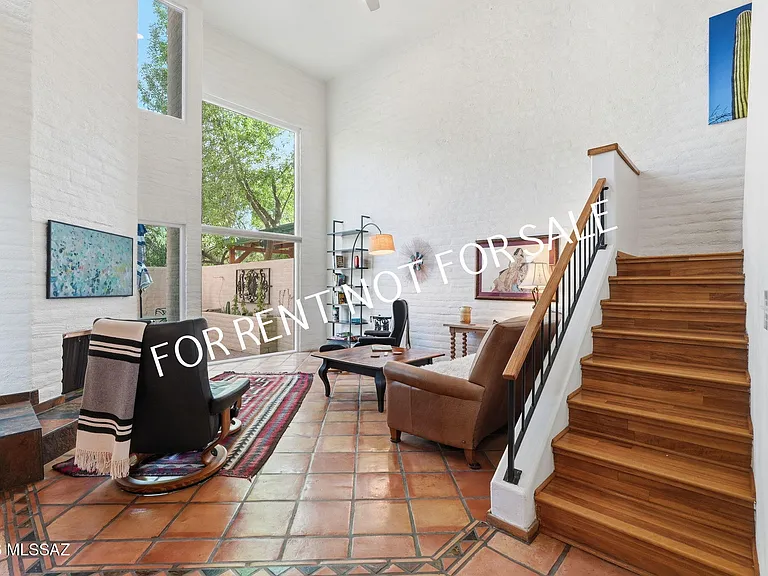 2824 E Sierra Vista Rd — Photo 11