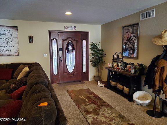 3rd image of 109 E Avenue H