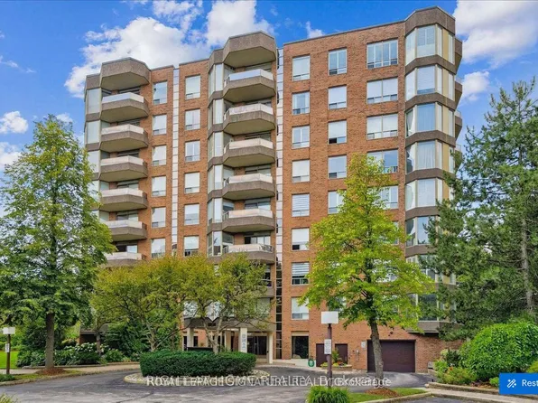 1905 Pilgrims Way #805, Oakville, ON L6M 2X2