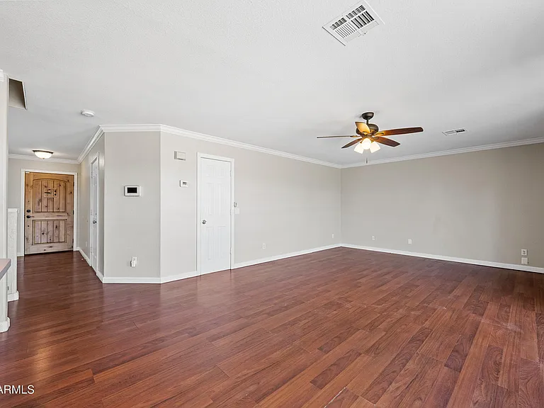210 E Jasper Ct — Photo 12