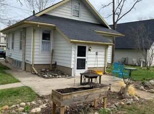 207 Elmwood Ave, Mukwonago, WI 53149