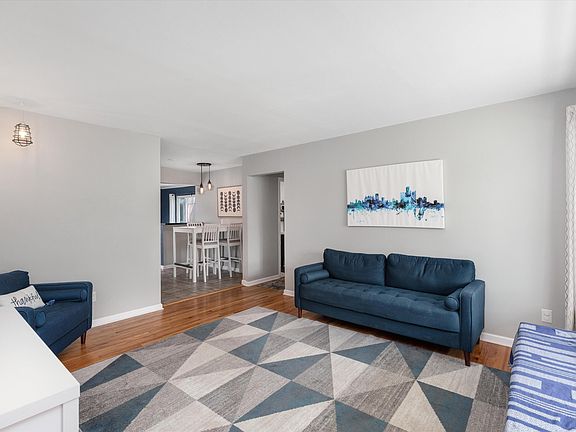 3rd image of 10115 Bassett St