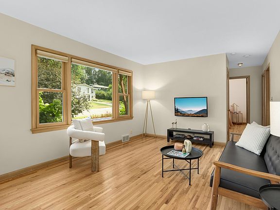 3rd image of 539 Frontenac Pl
