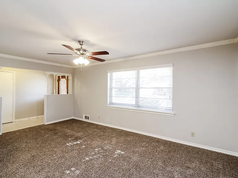 107 W Rio Grande St — Photo 2