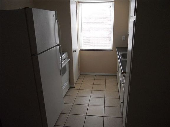 2nd image of 5647 Hamilton Ave APT 2
