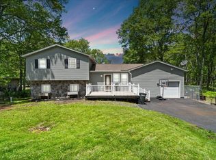 27 Mountain Top Rd, East Stroudsburg, PA 18302