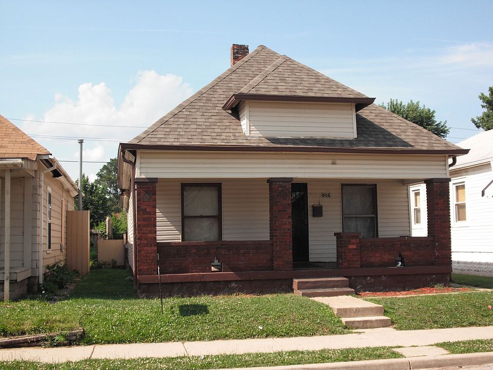 1st image of 306 E Caven St