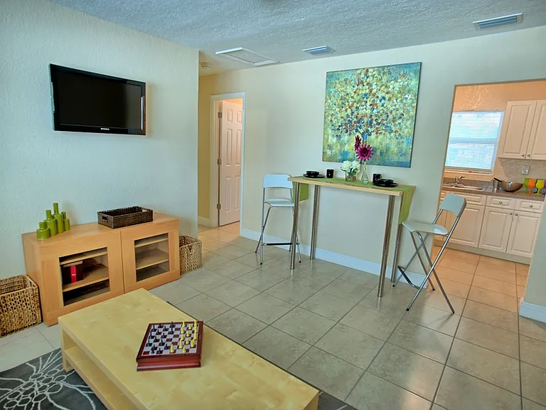 Woodlawn Park Apartments — Photo 25