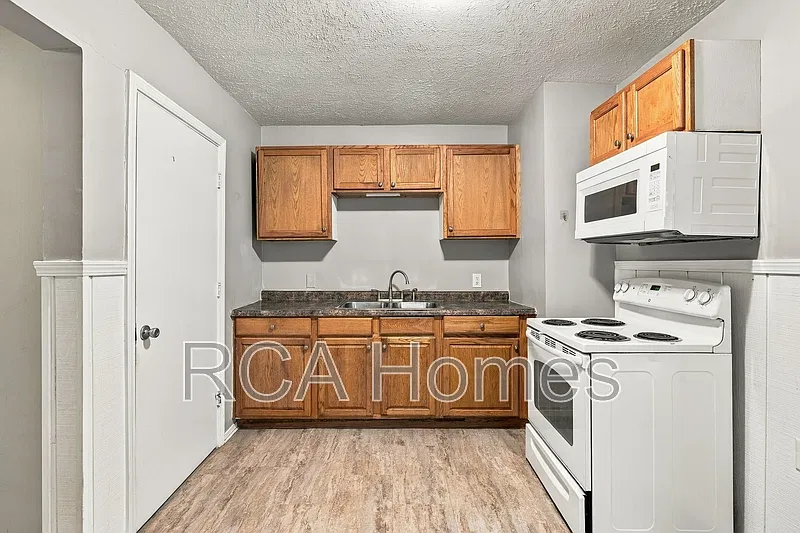2 bed, 1.0 bath, 1400 sqft, $1,200 — Photo 4
