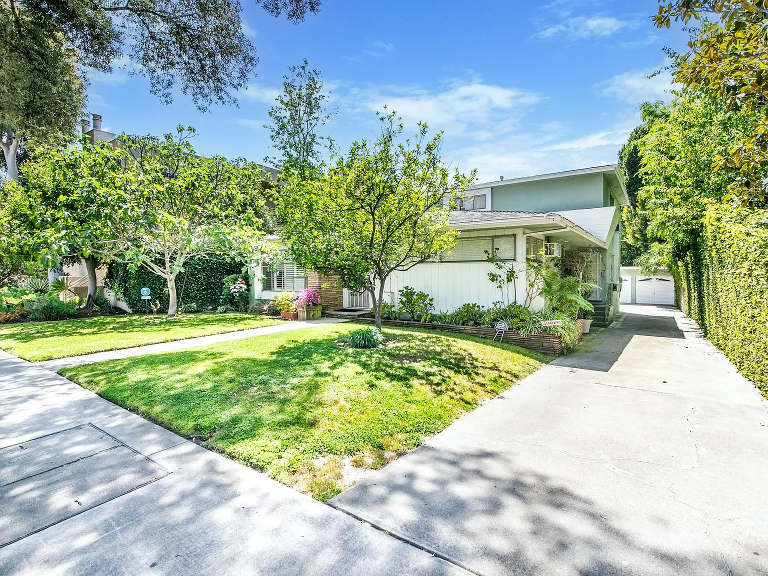 4181 Tujunga Ave — Photo 2