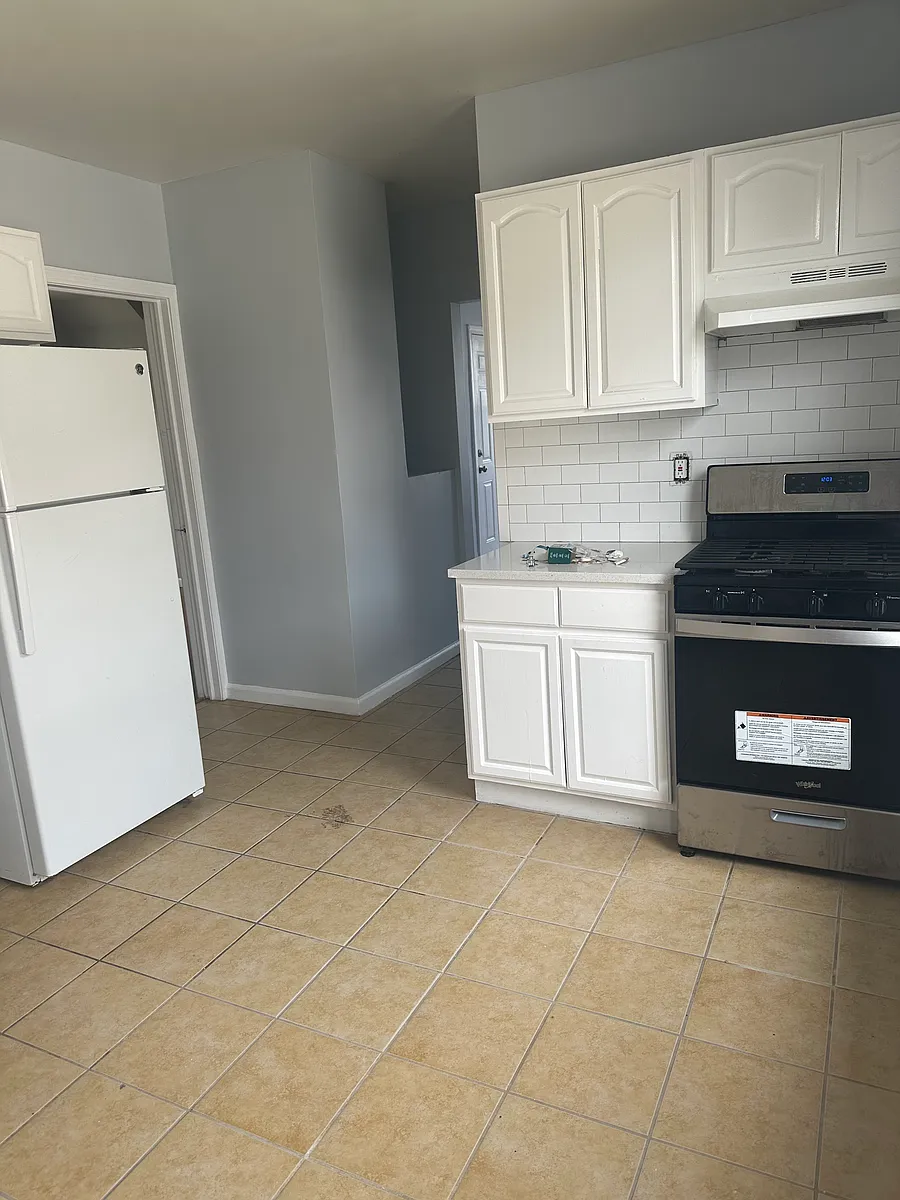 Building Photo - 220-222 Beardsley St #2