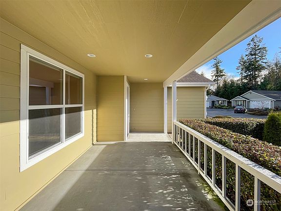 3rd image of 111 E Lobelia Drive