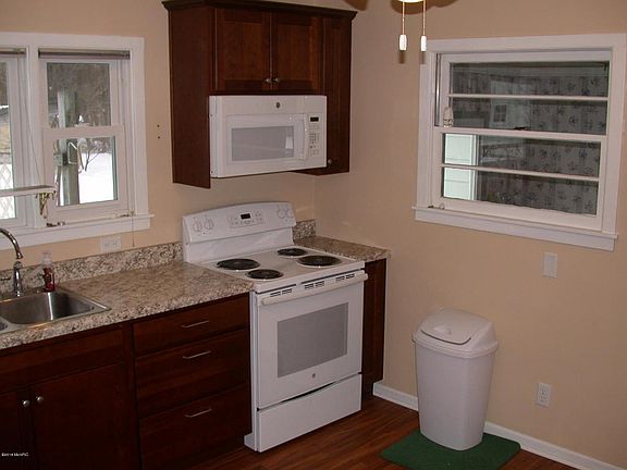 5th image of 1522 Ramona Ave