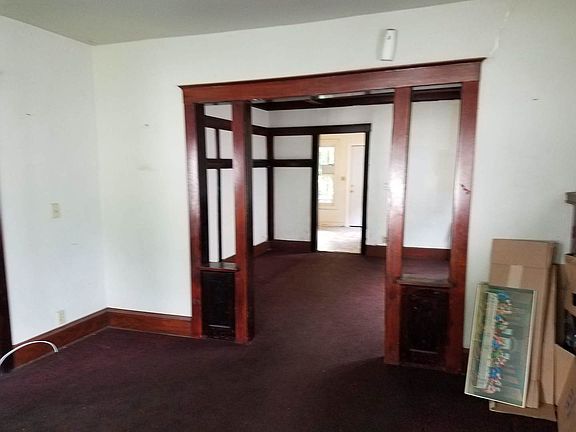 4th image of 529 Oak St