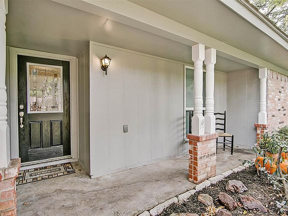 4th image of 801 Cherry Laurel Ln