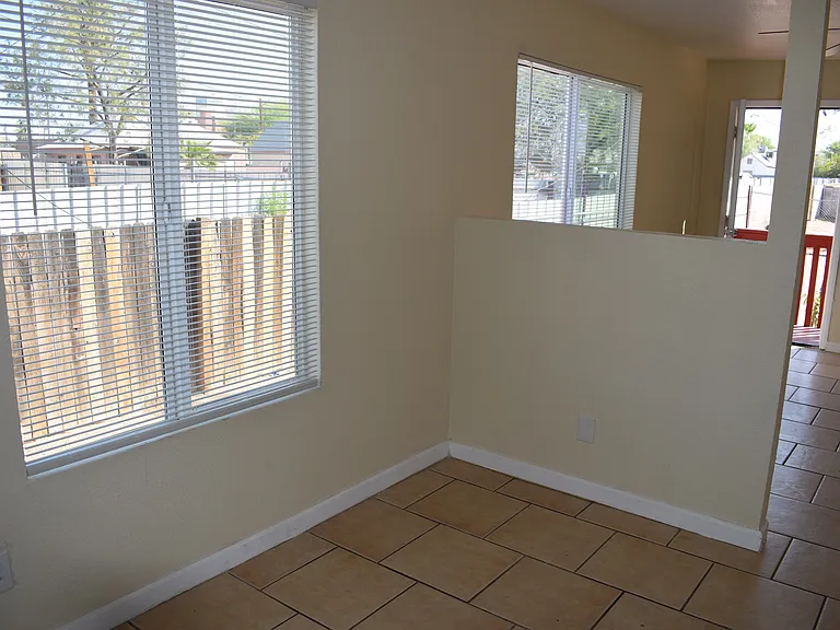 1636 W Garfield St — Photo 5