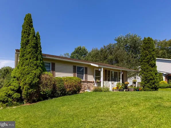 105 Rhaubert Cir, State College, PA 16801