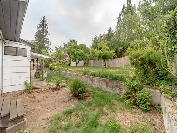 4th image of 3339 Louise Ave W