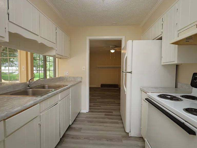 2820 Kirkwood Cir — Photo 6