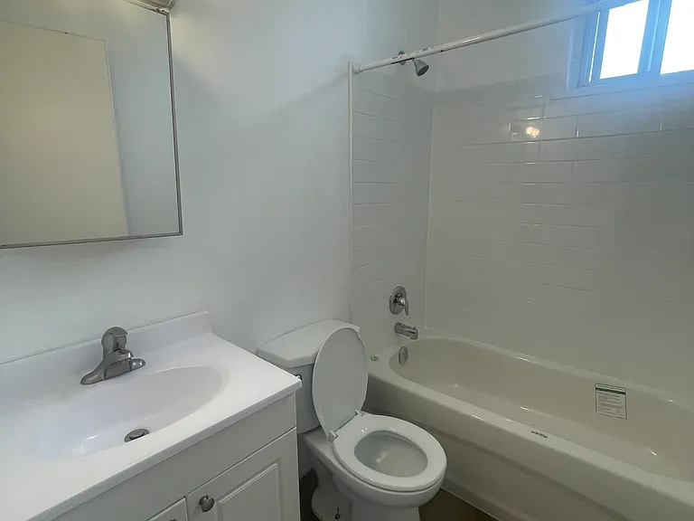 837 Queenston Rd #604 — Photo 6