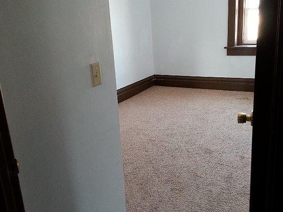 4th image of 125 1/2 W 7th St