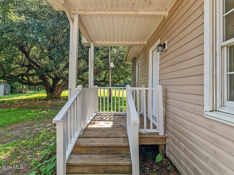 109 Rodeo Ln — Photo 17