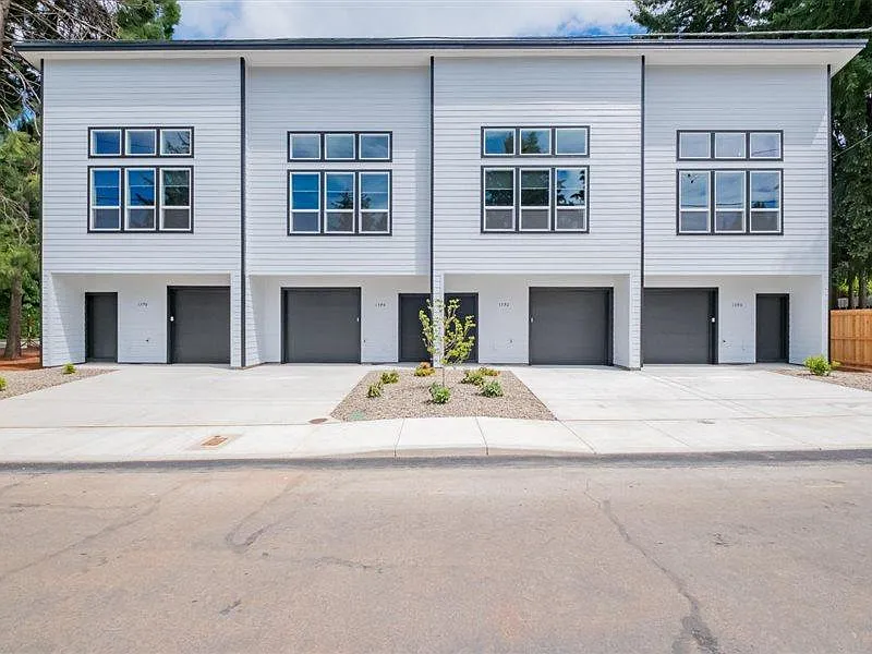 1392 Overlook Ave NW — Photo 1
