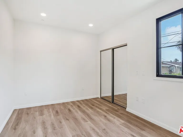951 S Wilton Pl #204 — Photo 33