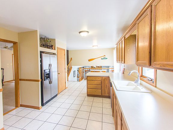 4th image of 1602 Holiday Dr