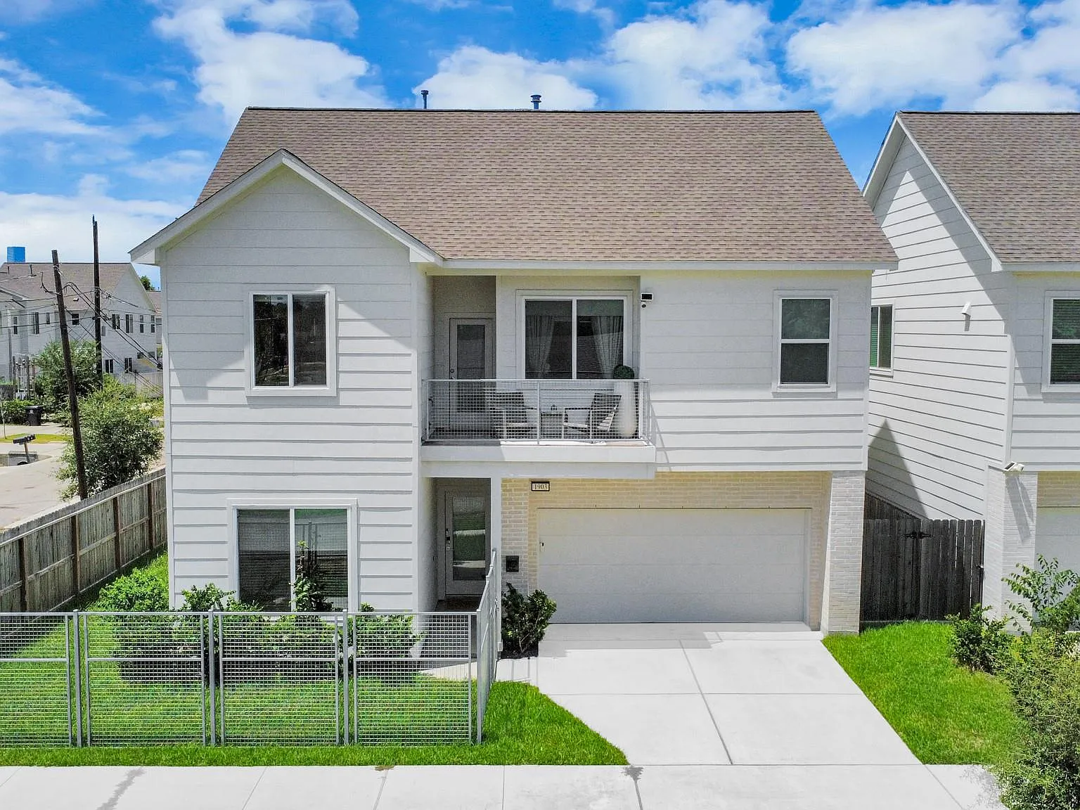 3 bed, 2.5 bath, 1863 sqft, $2,550 — Photo 2