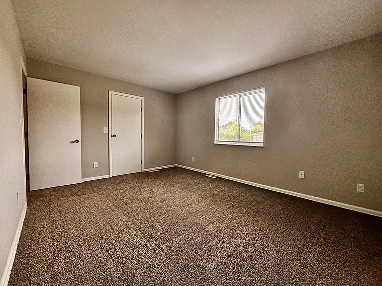 Silver Rock Avenue Apartments — Photo 12