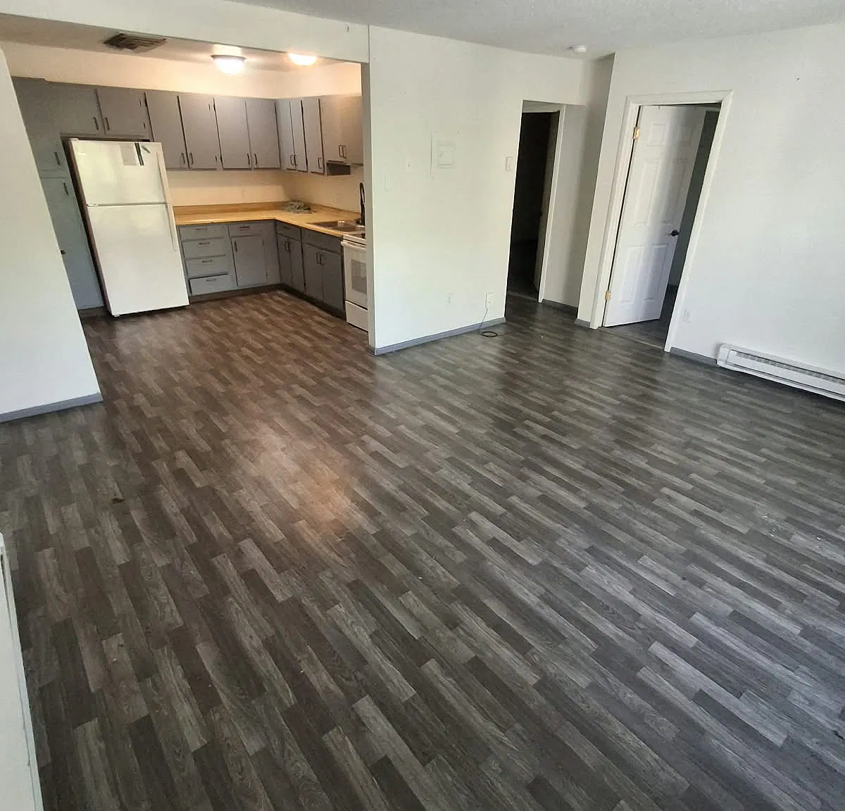 3 bed, 1300 sqft, $1,350 — Photo 4