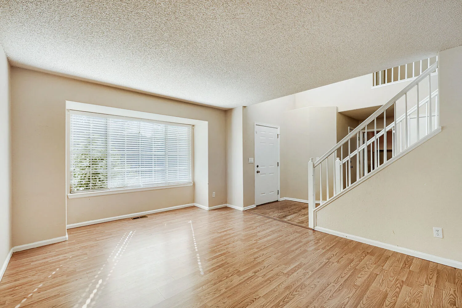 4 bed, 3001 sqft, $2,750 — Photo 4