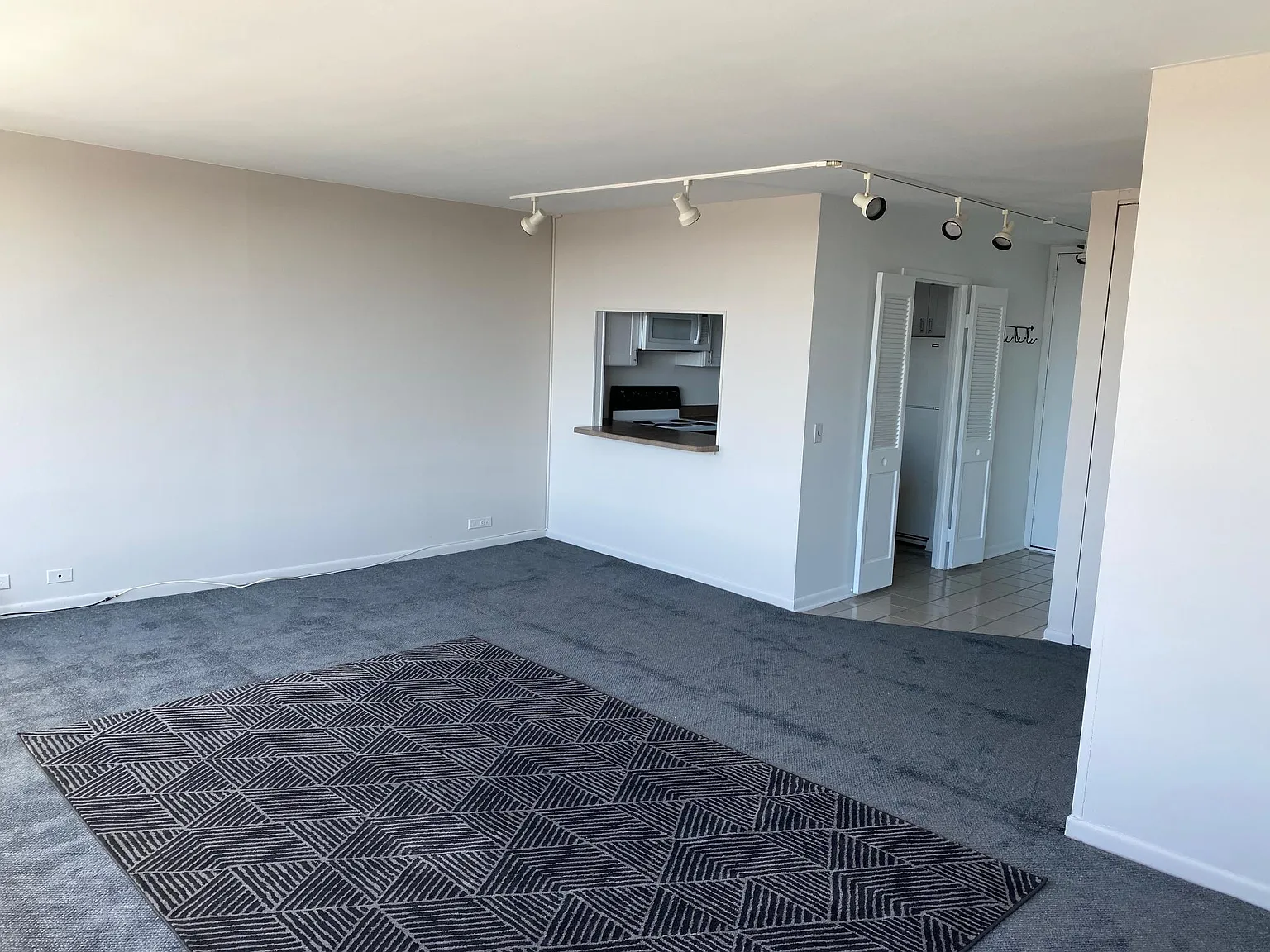 Studio, 600 sqft, $1,600 — Photo 4