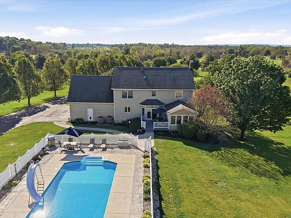 5th image of 413 Tavistock Dr