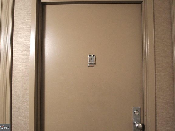 5th image of 7401 Westlake Ter APT 213