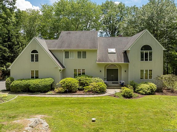 4th image of 12 Hilltop Road