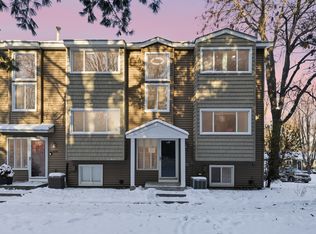 346 Pondridge Cir, Wayzata, MN 55391