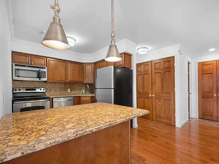 141 Great Neck Rd #2G — Photo 13