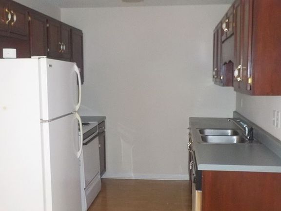 4th image of 3157 Willow Springs Dr NE
