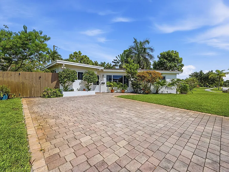 351 SW 13th St — Photo 35