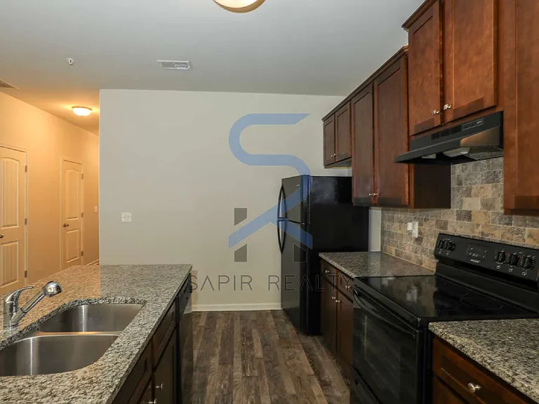 1545 Iris Walk — Photo 6