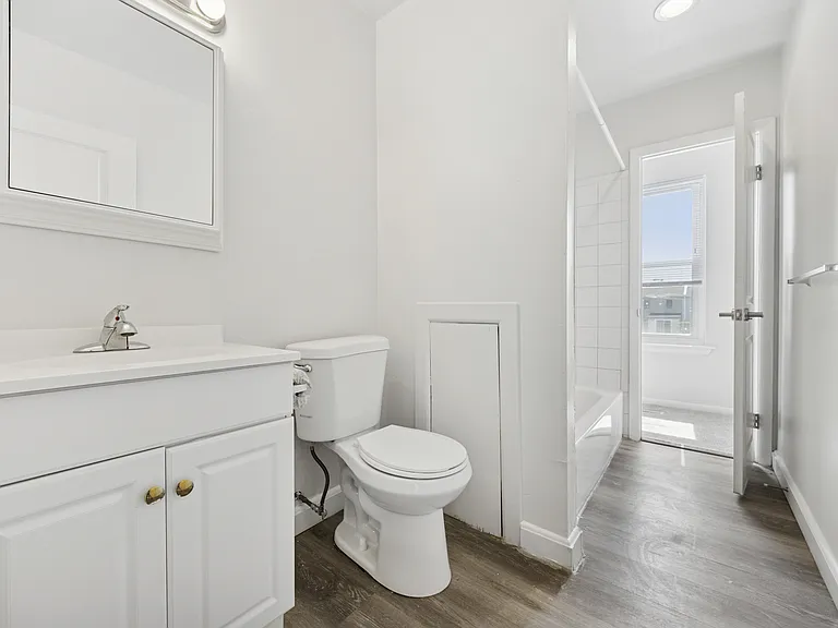 Gateway Airport Townhomes — Photo 8