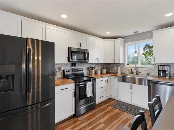 5879B Farmers Rd, Martinsville, OH 45146