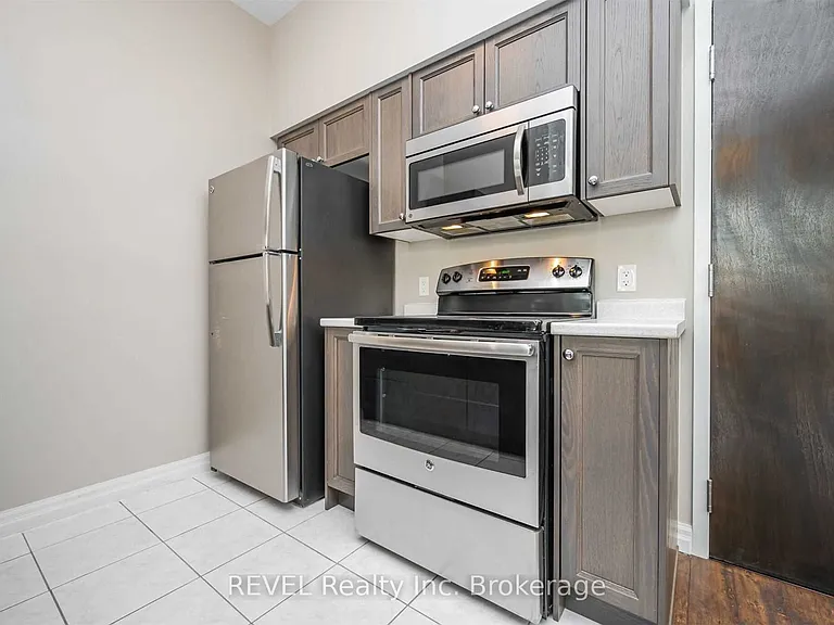 112 King St E #907 — Photo 10