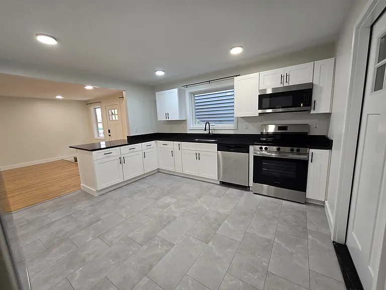 20-22 Poirier Pl #3 — Photo 1