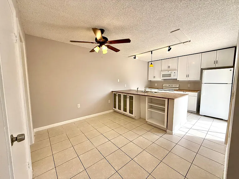 3217 32nd Way — Photo 3