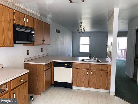 4th image of 137 Valerie Ln