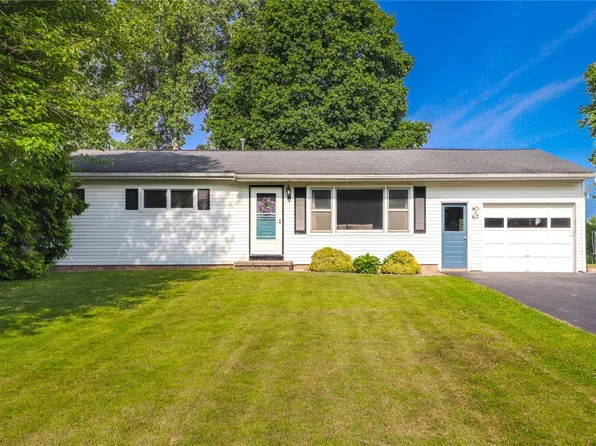 67 Orchard Hills Dr, Spencerport, NY 14559