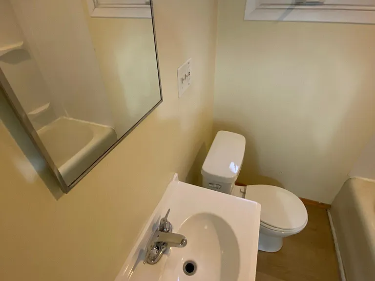 430 Highgate Ave #LOWER — Photo 3
